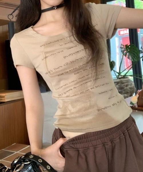 lilful(リルフル)の「レタリングプリントコンパクトピチTシャツ(Tシャツ/カットソー・レディース・ベージュ/ブラウン・S/M)」の17枚目の写真