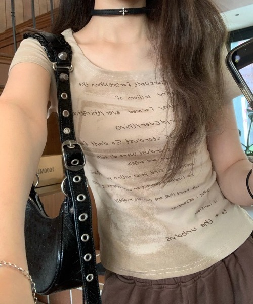 lilful(リルフル)の「レタリングプリントコンパクトピチTシャツ(Tシャツ/カットソー・レディース・ベージュ/ブラウン・S/M)」の19枚目の写真