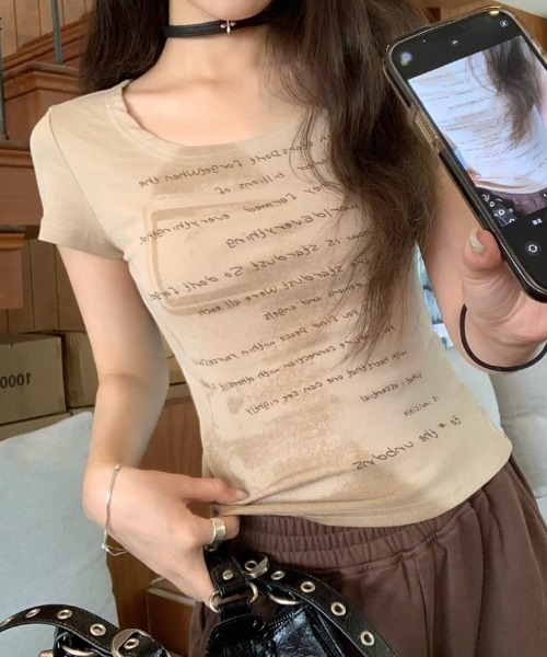 lilful(リルフル)の「レタリングプリントコンパクトピチTシャツ(Tシャツ/カットソー・レディース・ベージュ/ブラウン・S/M)」の20枚目の写真