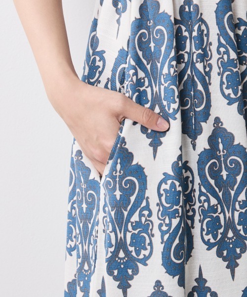 CHIC STYLE（シックスタイル）の「パネルプリントキャミソールワンピース＜大きいサイズ有＞シックスタイル（ワンピース・レディース・ブルー系/ブラック系・L/M/5L/4L/3L/LL）」の14枚目の写真