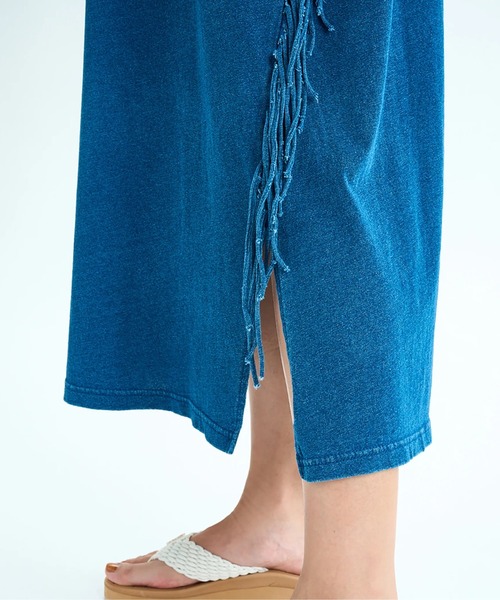 ROXY（ロキシー）の「LABYRINTH DRESS /ロキシーサイドフリンジロングTシャツワンピース（ワンピース・レディース・インディゴブルー/ブラック/ナチュラル・MEDIUM/LARGE/SMALL）」の6枚目の写真