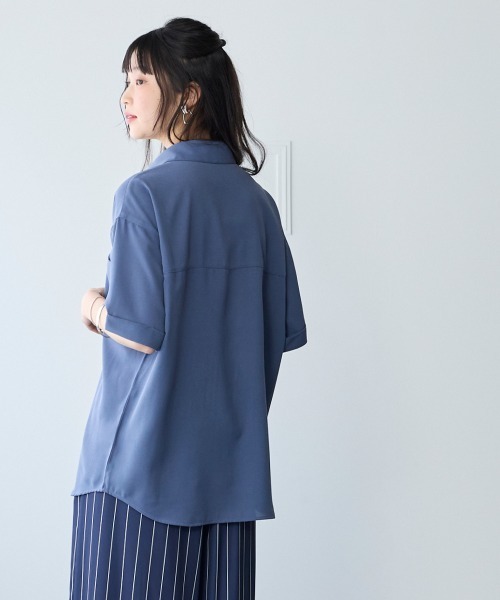 SMILE LAND(スマイルランド)の「<大きいサイズ>とろみブロードビッグシャツ(イージーケア・吸汗速乾)(シャツ/ブラウス・レディース・ライトグレー/オフホワイト/チャコール・5L/4L/3L/LL/L)」の15枚目の写真