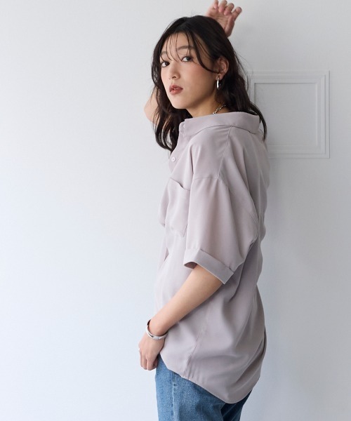 SMILE LAND(スマイルランド)の「<大きいサイズ>とろみブロードビッグシャツ(イージーケア・吸汗速乾)(シャツ/ブラウス・レディース・ライトグレー/オフホワイト/チャコール・5L/4L/3L/LL/L)」の6枚目の写真
