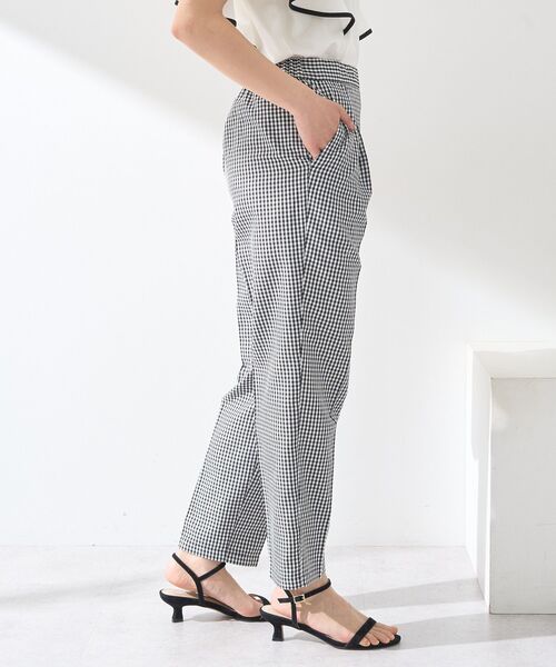 earth music&ecology(アースミュージックアンドエコロジー)の「接触冷感テーパードパンツ(スラックス・レディース・ブラック/ライトベージュ/チェック/杢グレー・M/S/L)」の10枚目の写真