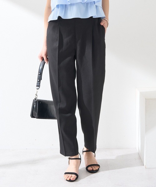 earth music&ecology(アースミュージックアンドエコロジー)の「接触冷感テーパードパンツ(スラックス・レディース・ブラック/ライトベージュ/チェック/杢グレー・M/S/L)」の1枚目の写真