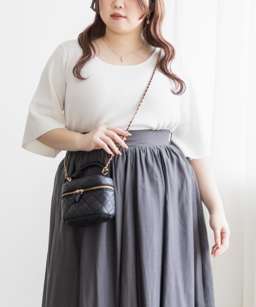 CLETTE(クレット)の「ベル袖クルーネックニット(ニット/セーター・レディース・オフホワイト/ブラック/ブルーグリーン・4L/3L/LL)」の2枚目の写真