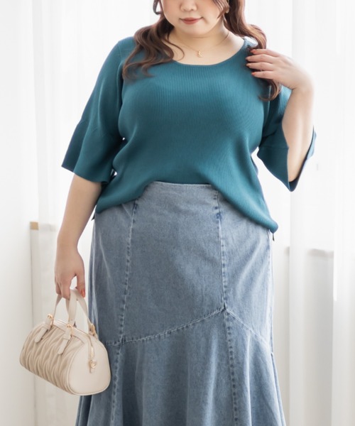 CLETTE(クレット)の「ベル袖クルーネックニット(ニット/セーター・レディース・オフホワイト/ブラック/ブルーグリーン・4L/3L/LL)」の1枚目の写真