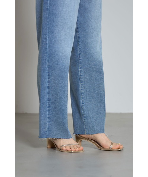 &. NOSTALGIA（アンドドットノスタルジア）の「センタープレスカットオフデニムパンツ（デニムパンツ・レディース・インディゴブルー/サックスブルー・M/S）」の7枚目の写真