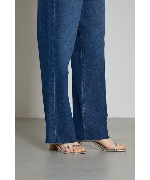 &. NOSTALGIA（アンドドットノスタルジア）の「センタープレスカットオフデニムパンツ（デニムパンツ・レディース・インディゴブルー/サックスブルー・M/S）」の17枚目の写真