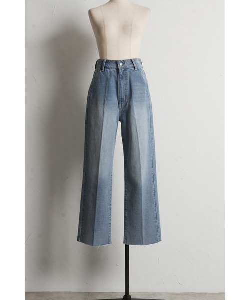 &. NOSTALGIA（アンドドットノスタルジア）の「センタープレスカットオフデニムパンツ（デニムパンツ・レディース・インディゴブルー/サックスブルー・M/S）」の22枚目の写真