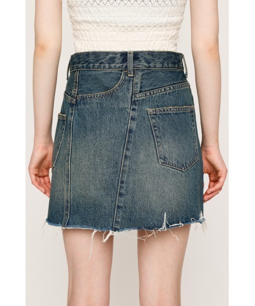 SLY（スライ）の「J/W ASYMMETRY REMAKE S/SK ジャストウエスト アシンメトリー リメイク ショートスカート（デニムスカート・レディース・ブルー・1/0）」の3枚目の写真