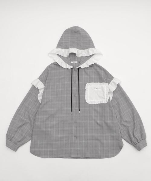 Whinny（ホワイニー）の「Whinny/バブみでヤバみなフードシャツ