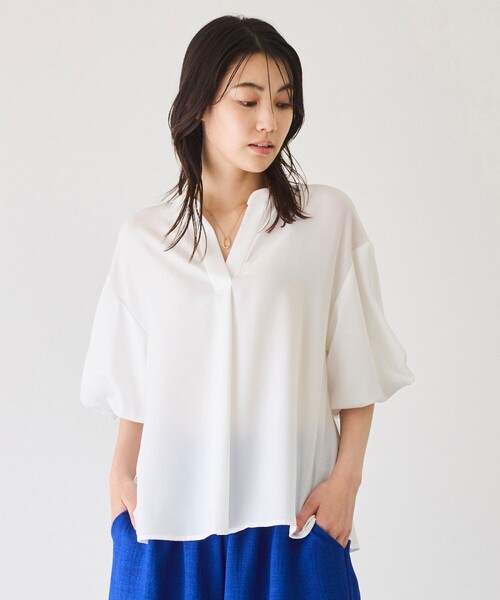 Jayro(ジャイロ)の「バックプリーツスキッパーブラウス(シャツ/ブラウス・レディース・ライトグレー/ホワイト系その他/ピンク/ネイビー/ブラック/ダークラベンダー・M)」の2枚目の写真