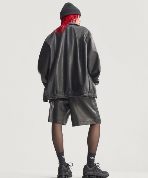 adidas（アディダス）の「adidas PLEATHER FIREBIRD OVERSIZED