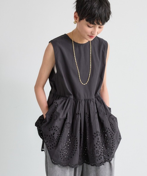 BARNYARDSTORM（バンヤードストーム）の「BARNYARDSTORM / カットワークノースリブラウス / ハンドウォッシャブル（シャツ/ブラウス・レディース・ベージュ/ブラック・S/M）」の3枚目の写真