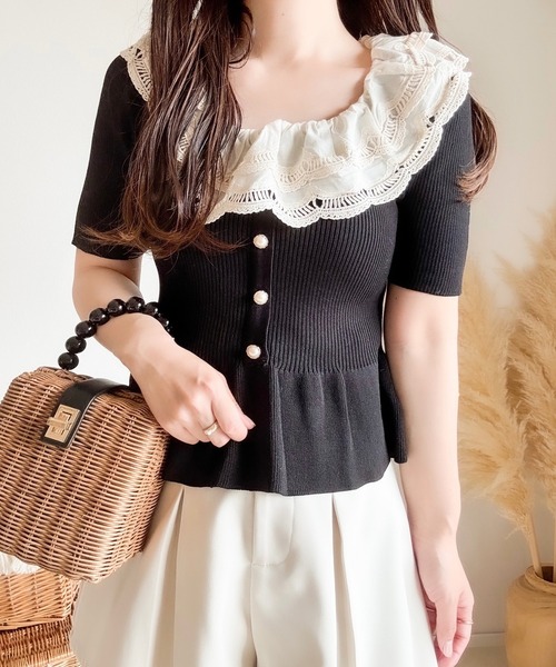 merrylatte（メリーラテ）の「エンブロイダリーレースペプラム半袖ニット（ニット/セーター・レディース・ブラック・MEDIUM）」の3枚目の写真