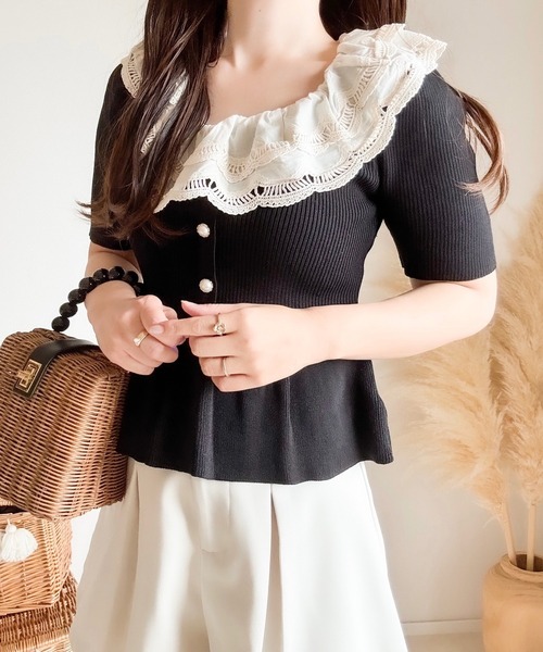 merrylatte（メリーラテ）の「エンブロイダリーレースペプラム半袖ニット（ニット/セーター・レディース・ブラック・MEDIUM）」の4枚目の写真