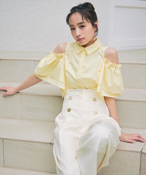 SWINGLE（スウィングル）の「2WAYオープンショルダーシャツブラウス（シャツ/ブラウス・レディース・オフホワイト/ブルー系その他/イエロー・FREE）」の3枚目の写真