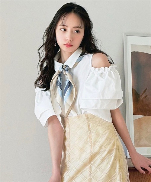 SWINGLE（スウィングル）の「2WAYオープンショルダーシャツブラウス（シャツ/ブラウス・レディース・オフホワイト/ブルー系その他/イエロー・FREE）」の4枚目の写真