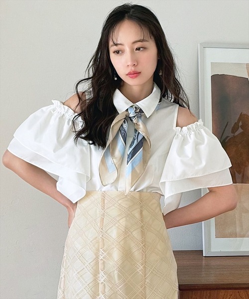 SWINGLE（スウィングル）の「2WAYオープンショルダーシャツブラウス（シャツ/ブラウス・レディース・オフホワイト/ブルー系その他/イエロー・FREE）」の5枚目の写真