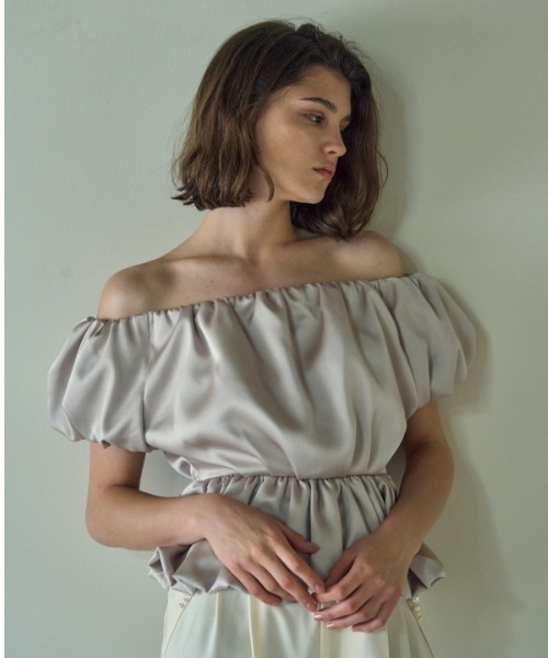 ERADIE（エラディエ）の「Satin open back top サテンオープンバックTOP（シャツ/ブラウス・レディース・ホワイト/ベージュ/ブラック/グリーン・FREE）」の21枚目の写真