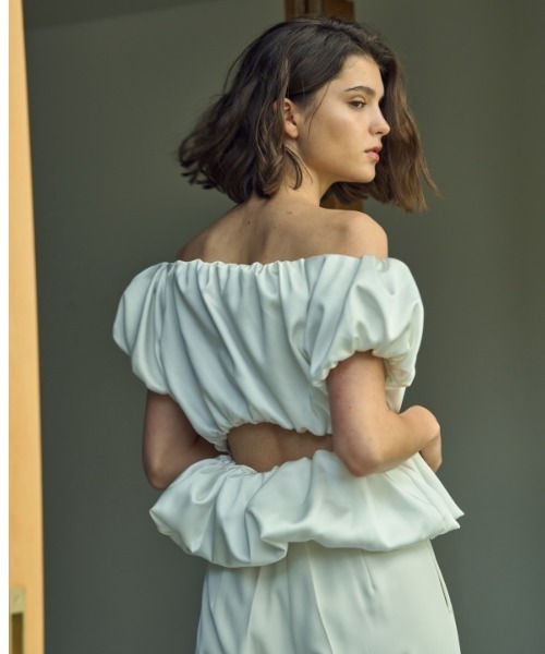 ERADIE（エラディエ）の「Satin open back top サテンオープンバックTOP（シャツ/ブラウス・レディース・ホワイト/ベージュ/ブラック/グリーン・FREE）」の5枚目の写真