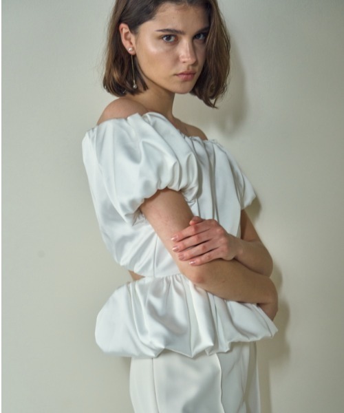 ERADIE（エラディエ）の「Satin open back top サテンオープンバックTOP（シャツ/ブラウス・レディース・ホワイト/ベージュ/ブラック/グリーン・FREE）」の13枚目の写真