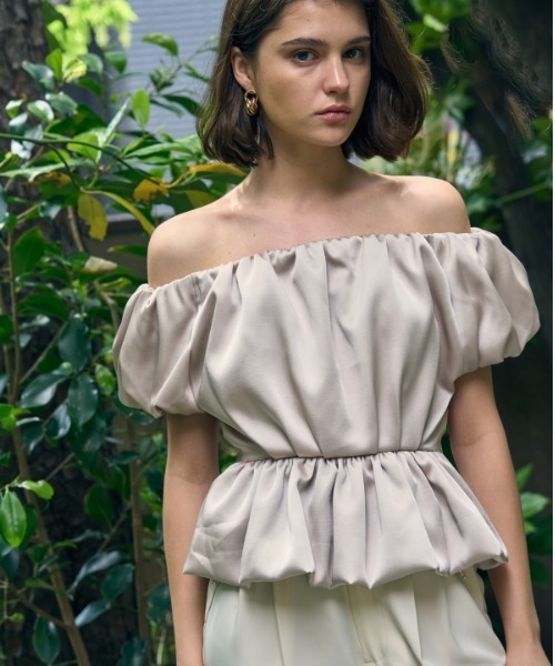 ERADIE（エラディエ）の「Satin open back top サテンオープンバックTOP（シャツ/ブラウス・レディース・ホワイト/ベージュ/ブラック/グリーン・FREE）」の16枚目の写真