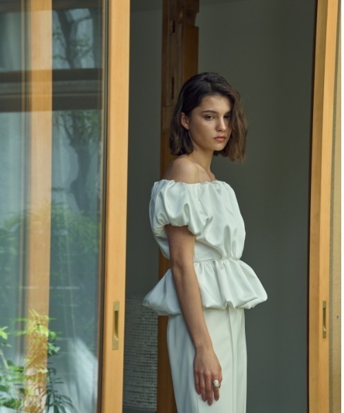 ERADIE（エラディエ）の「Satin open back top サテンオープンバックTOP（シャツ/ブラウス・レディース・ホワイト/ベージュ/ブラック/グリーン・FREE）」の15枚目の写真