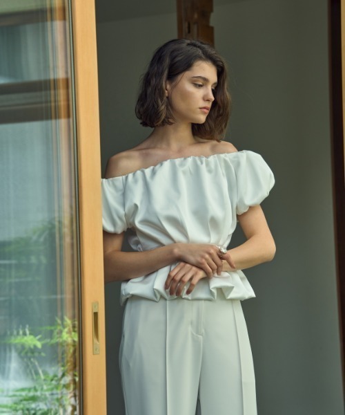 ERADIE（エラディエ）の「Satin open back top サテンオープンバックTOP（シャツ/ブラウス・レディース・ホワイト/ベージュ/ブラック/グリーン・FREE）」の14枚目の写真
