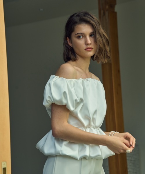 ERADIE（エラディエ）の「Satin open back top サテンオープンバックTOP（シャツ/ブラウス・レディース・ホワイト/ベージュ/ブラック/グリーン・FREE）」の8枚目の写真