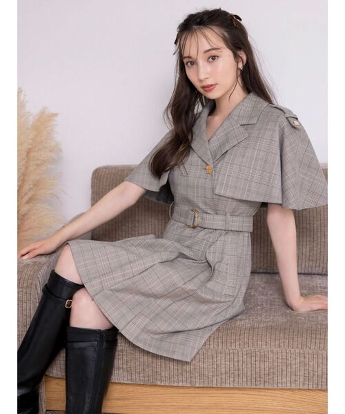 dazzlin（ダズリン）の「ケープトレンチミニワンピース（ワンピース・レディース・ネイビー/ベージュ/その他1/チャコールグレー・SMALL/MEDIUM）」の4枚目の写真