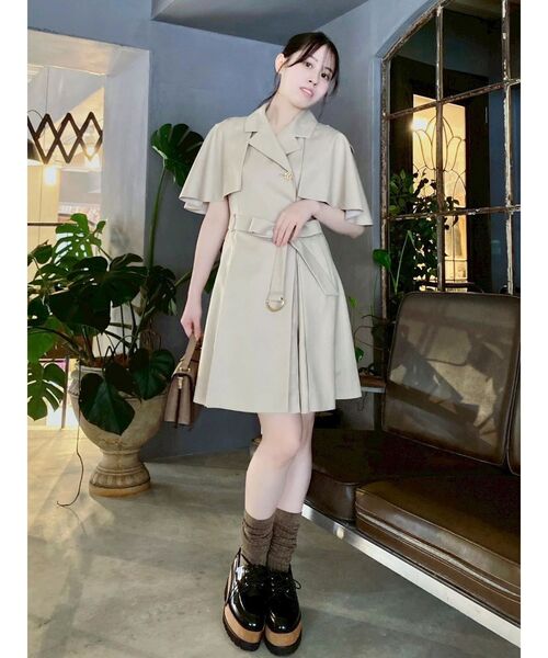 dazzlin（ダズリン）の「ケープトレンチミニワンピース（ワンピース・レディース・ネイビー/ベージュ/その他1/チャコールグレー・SMALL/MEDIUM）」の9枚目の写真