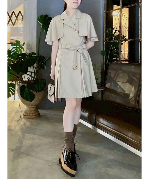 dazzlin（ダズリン）の「ケープトレンチミニワンピース（ワンピース・レディース・ネイビー/ベージュ/その他1/チャコールグレー・SMALL/MEDIUM）」の10枚目の写真