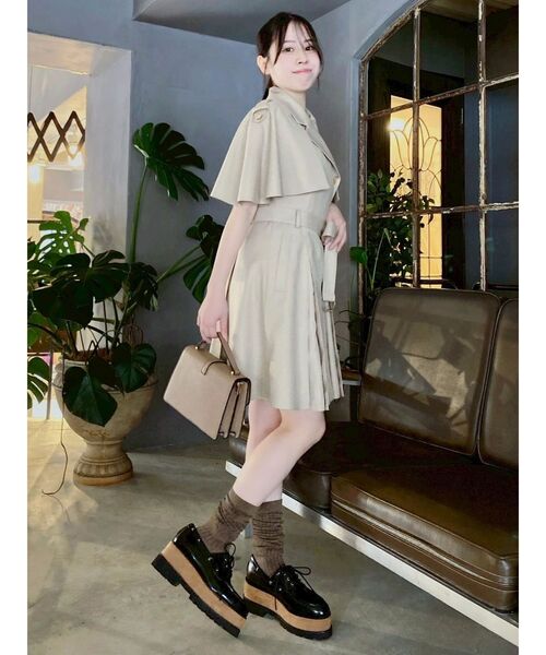 dazzlin（ダズリン）の「ケープトレンチミニワンピース（ワンピース・レディース・ネイビー/ベージュ/その他1/チャコールグレー・SMALL/MEDIUM）」の14枚目の写真