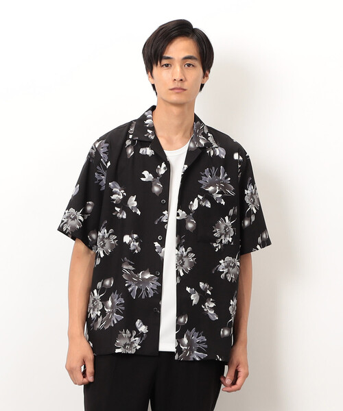 COMME CA ISM（コムサイズム）の「フラワープリント オープンカラー 半袖シャツ（シャツ/ブラウス・メンズ・ブラック/ホワイト・MEDIUM/LARGE）」の2枚目の写真