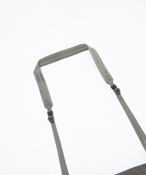 F/CE. （エフシーイー）の「F/CE. TEXTURED TWILL DRAWSTRING SACOCHE / エフシーイー テクスチャードツイルドローストリングサコッシュ（ショルダーバッグ・メンズ・ブラック/チャコール・FREE）」の6枚目の写真