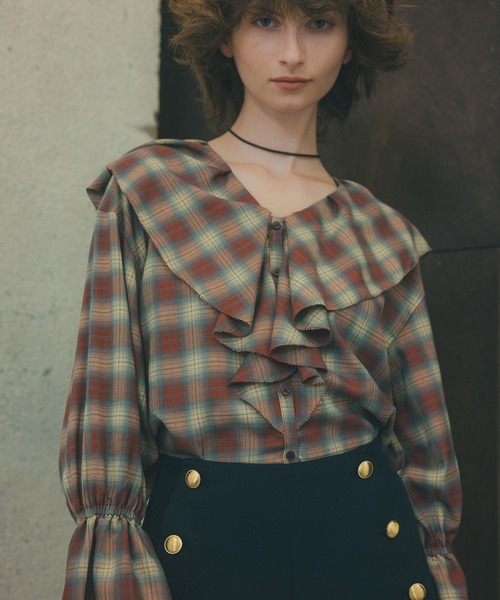 N.(N. Natural Beauty Basic)(エヌエヌナチュラルビューティーベーシック)の「チェックラッフルブラウス(シャツ/ブラウス・レディース・ベージュ系その他/ブラック系その他・MEDIUM)」の2枚目の写真