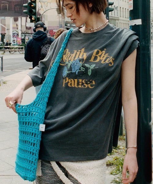 ●RAIVE● Rose-Chain Graphic T-Shirt IU PICK] RAIVE Rose-Chain Graphic T-Shirt – Arielle Store