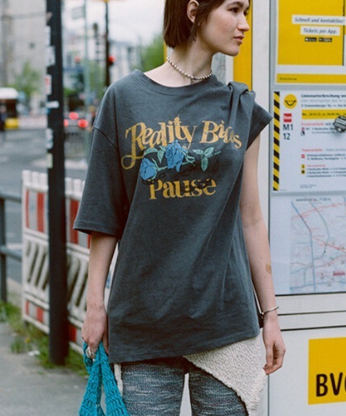 ●RAIVE● Rose-Chain Graphic T-Shirt IU PICK] RAIVE Rose-Chain Graphic T-Shirt – Arielle Store