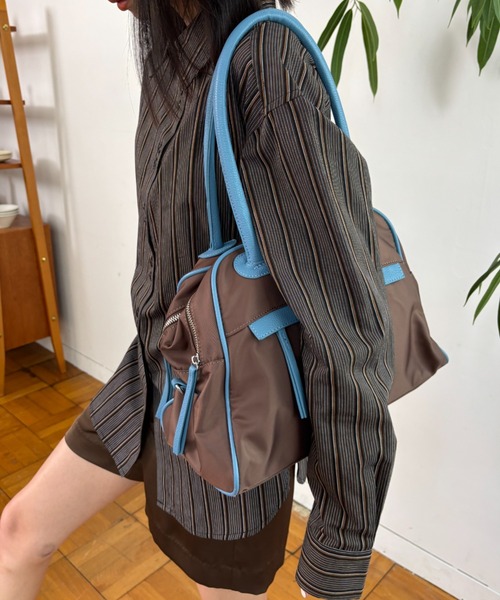 FUULLY STUDIO（フーリィーステューディオ）の「パイピングダブルZIPボストンバッグ（ボストンバッグ・レディース・グレー/ブラック/ブラウン・FREE）」の7枚目の写真