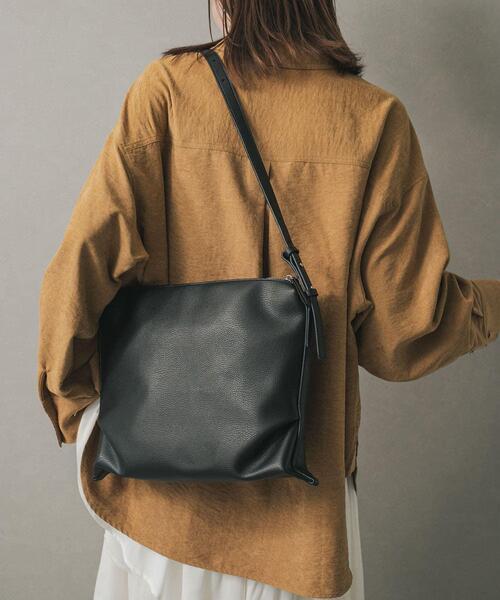 SENSE OF PLACE by URBAN RESEARCH（センスオブプレイスバイアーバンリサーチ）の「ワンショルダースクエアバッグ（ショルダーバッグ・レディース・ブラック/モカ・ONE）」の4枚目の写真