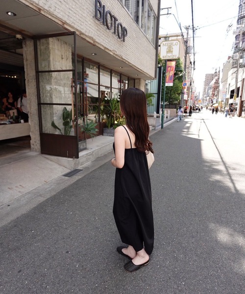 Reurie'（レウリィ）の「ナイロンキャミワンピース(ayaka select) / ノースリーブ ゆったり 夏ワンピ シンプル カジュアル 重ね着 レイヤード 着回し（ワンピース・レディース・ブラック・FREE）」の6枚目の写真