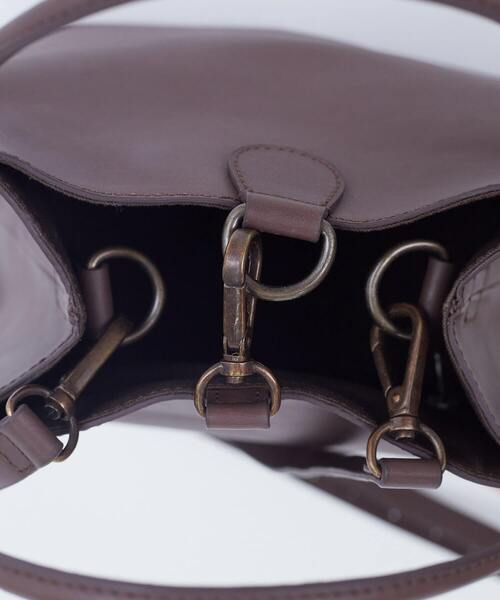 ADIEU TRISTESSE（アデュートリステス）の「ショルダーストラップ付きスクエアバック（ショルダーバッグ・レディース・ダークブラウン/ブラック・FREE）」の14枚目の写真