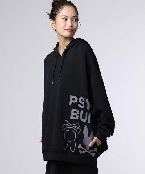 Psycho Bunny（サイコバニー）の「[WEB限定]ダンボール サイドロゴワイドパーカ（パーカー・メンズ・ブラック/チャコールグレー・FREE）」の6枚目の写真