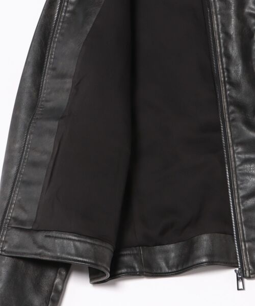 Desigual（デシグアル）の「ヴィンテージ風 ステッチディテール レザー風ジャケット（ライダースジャケット・レディース・ブラック・S/M/L/XS/XL）」の8枚目の写真