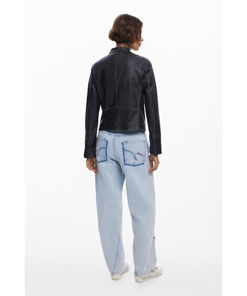 Desigual（デシグアル）の「ヴィンテージ風 ステッチディテール レザー風ジャケット（ライダースジャケット・レディース・ブラック・S/M/L/XS/XL）」の5枚目の写真