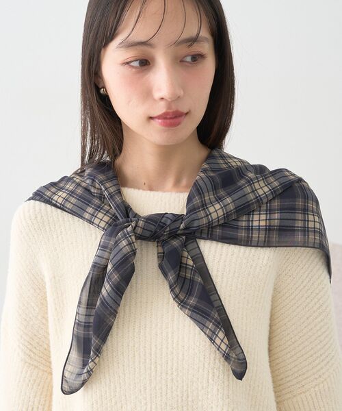 earth music&ecology（アースミュージックアンドエコロジー）の「チェックスカーフ（バンダナ/スカーフ・レディース・ブラック/ブラウン・F）」の13枚目の写真