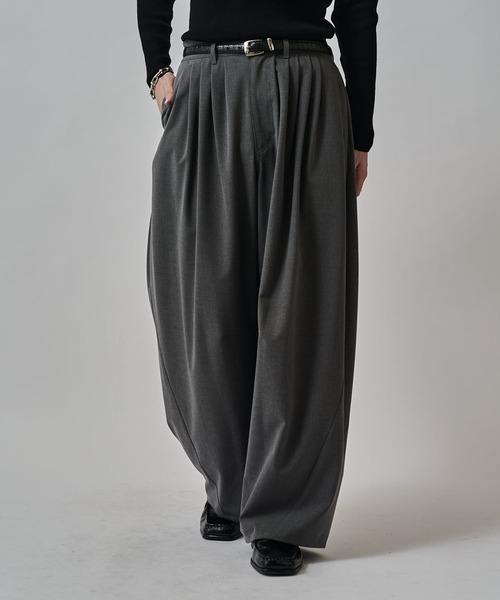 鬼タックカーブパンツ（スラックス）｜Lui's（ルイス）のファッション