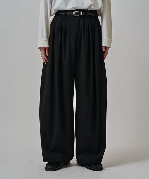 鬼タックカーブパンツ（スラックス）｜Lui's（ルイス）のファッション